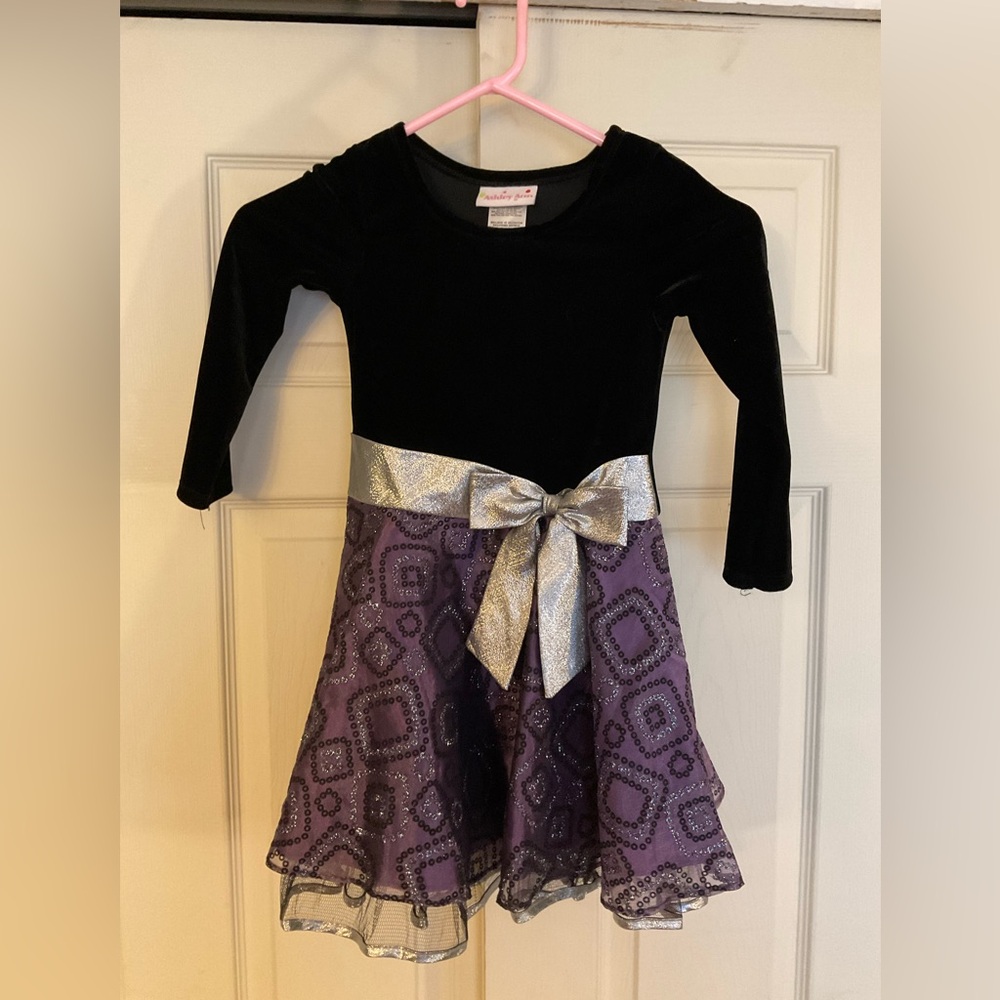 Girls size 5 beautiful holiday dress